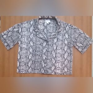 Nicole Miller Women's Pajama Top Size S Snake Skin Print NWOT never worn